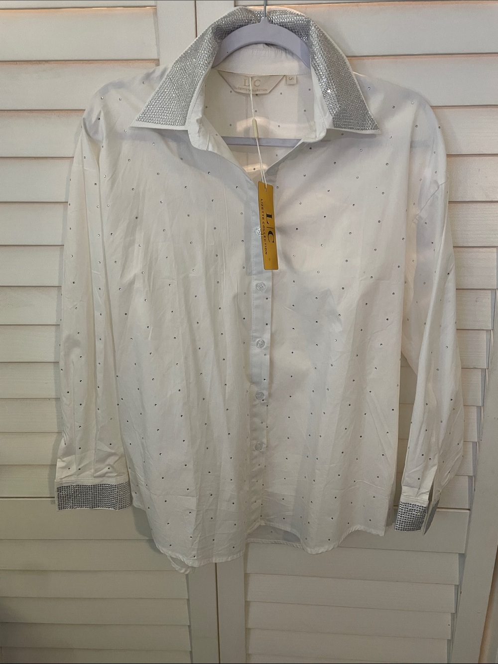 NWT Ladies Classes White Dress Shirt with Crystal accents thru out…. S …Glam